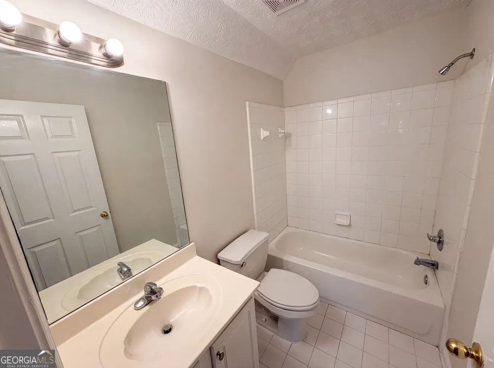 1240 Platinum DR Hoschton, GA 30548