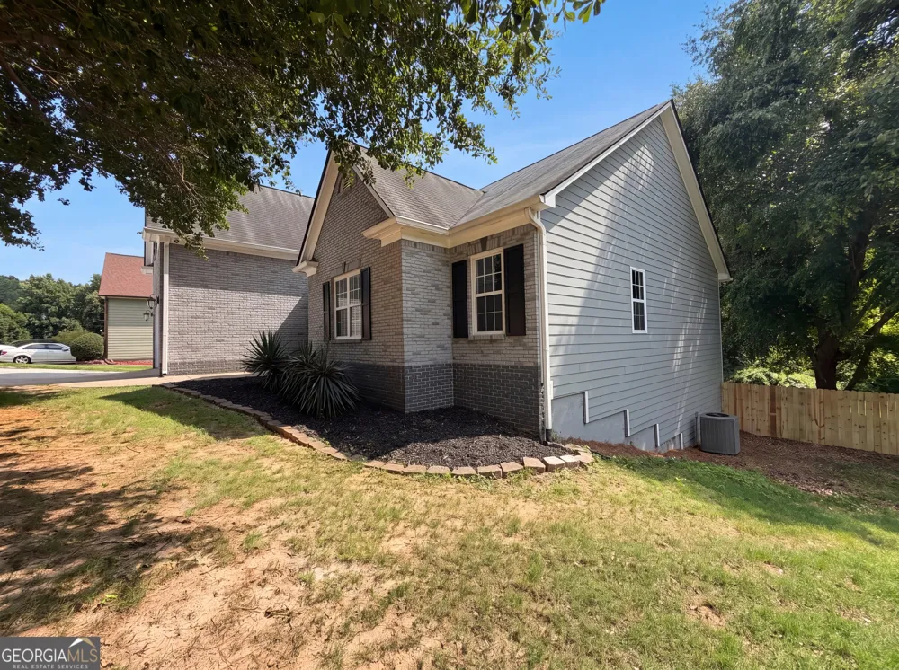 1240 Platinum DR Hoschton, GA 30548