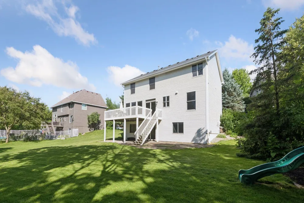 2719 Longacres Drive Chanhassen, MN 55317
