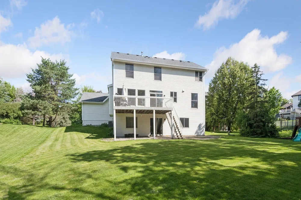 2719 Longacres Drive Chanhassen, MN 55317