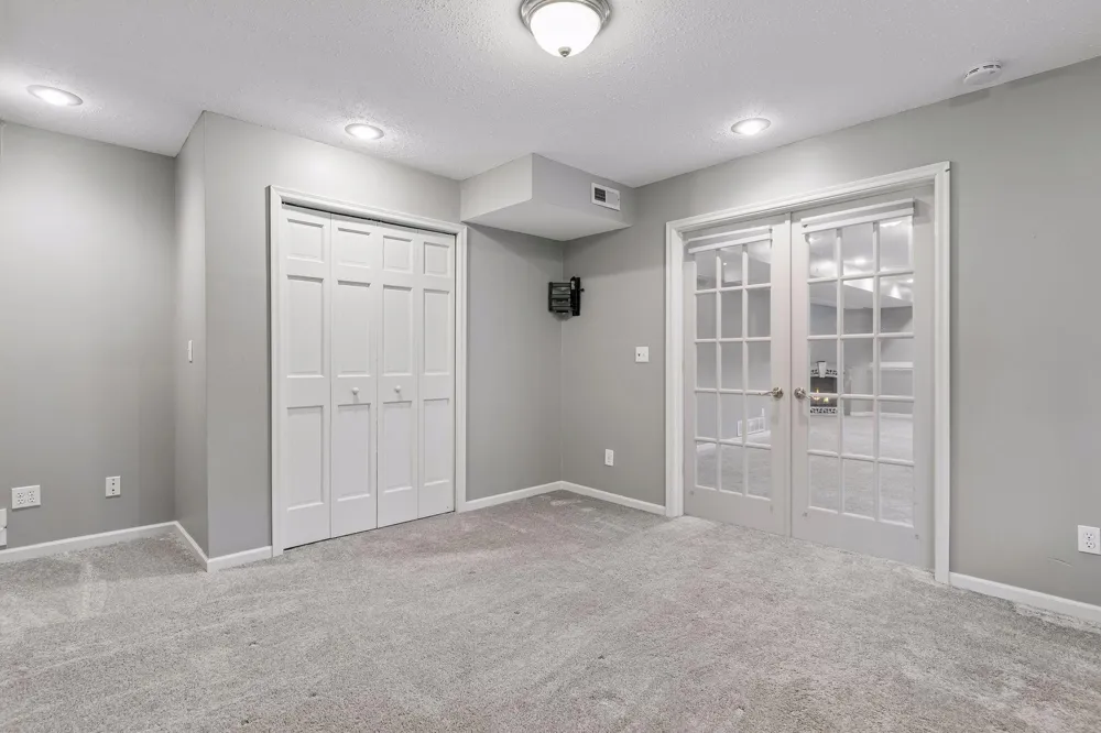 2719 Longacres Drive Chanhassen, MN 55317