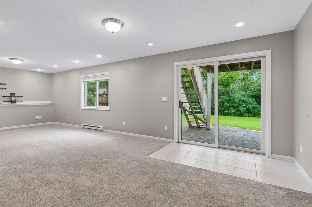 2719 Longacres Drive Chanhassen, MN 55317