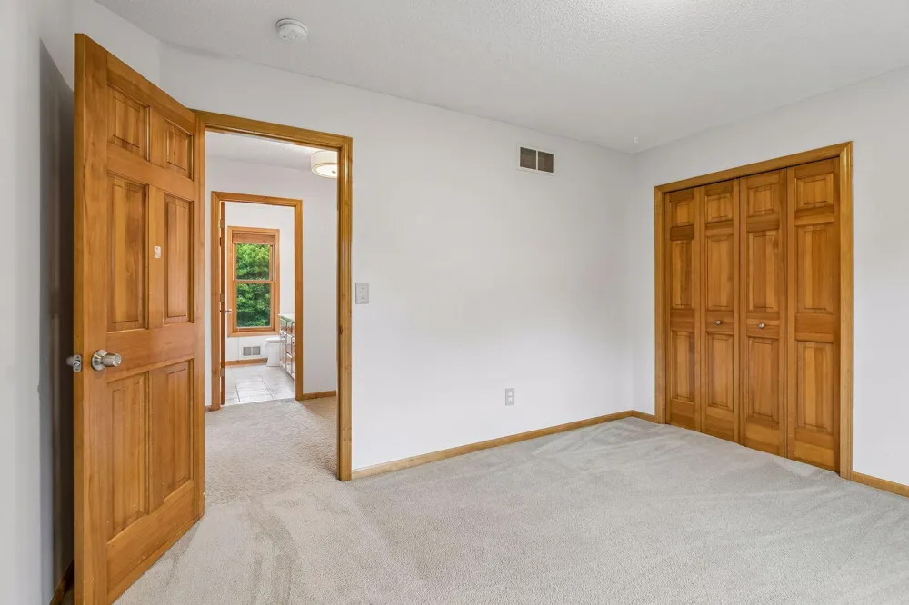 2719 Longacres Drive Chanhassen, MN 55317