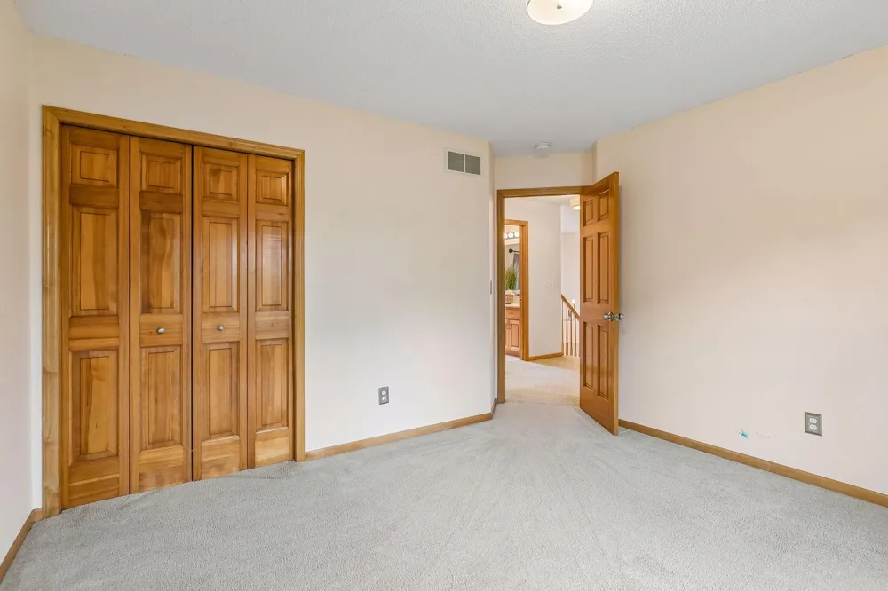 2719 Longacres Drive Chanhassen, MN 55317