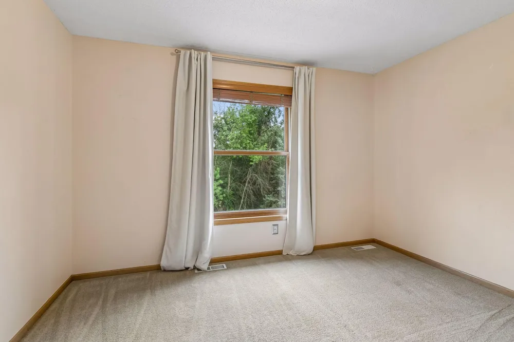 2719 Longacres Drive Chanhassen, MN 55317