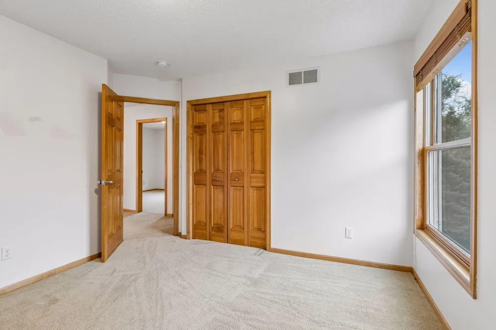 2719 Longacres Drive Chanhassen, MN 55317