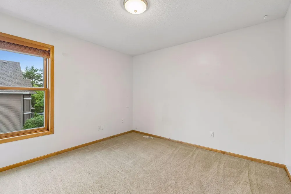 2719 Longacres Drive Chanhassen, MN 55317
