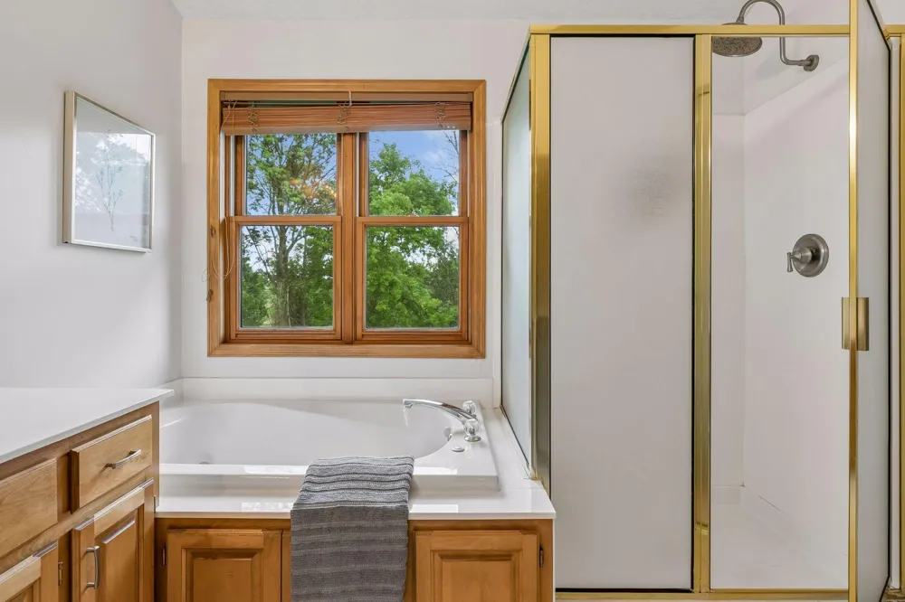 2719 Longacres Drive Chanhassen, MN 55317