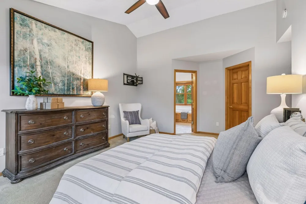 2719 Longacres Drive Chanhassen, MN 55317