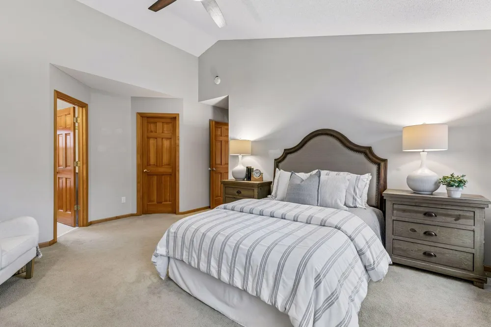 2719 Longacres Drive Chanhassen, MN 55317