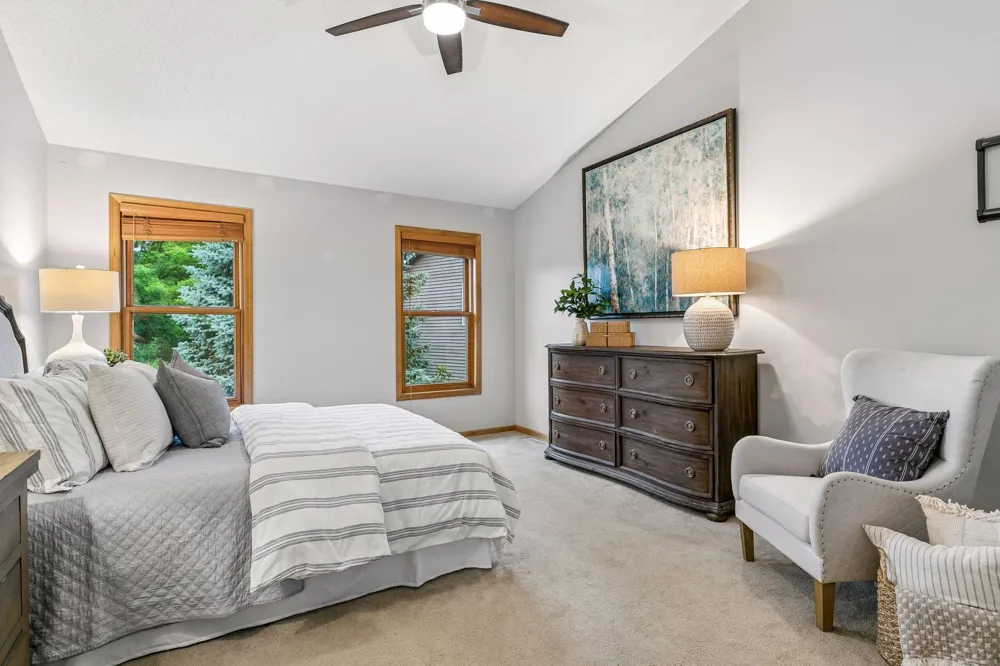 2719 Longacres Drive Chanhassen, MN 55317