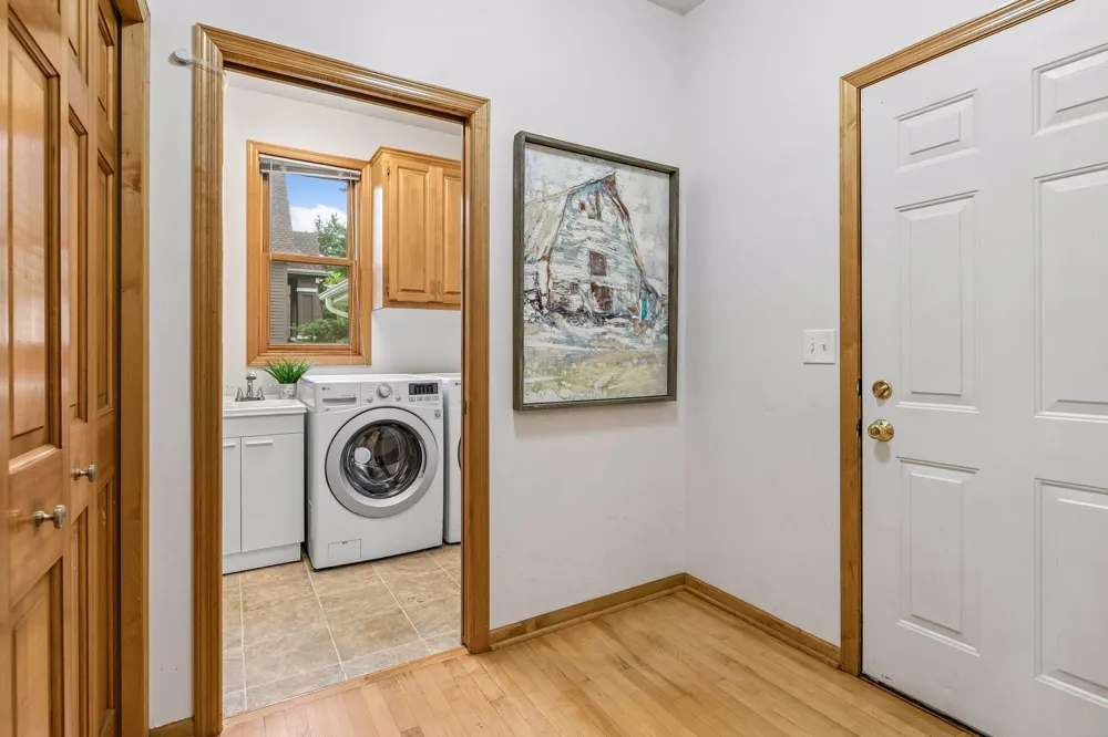 2719 Longacres Drive Chanhassen, MN 55317