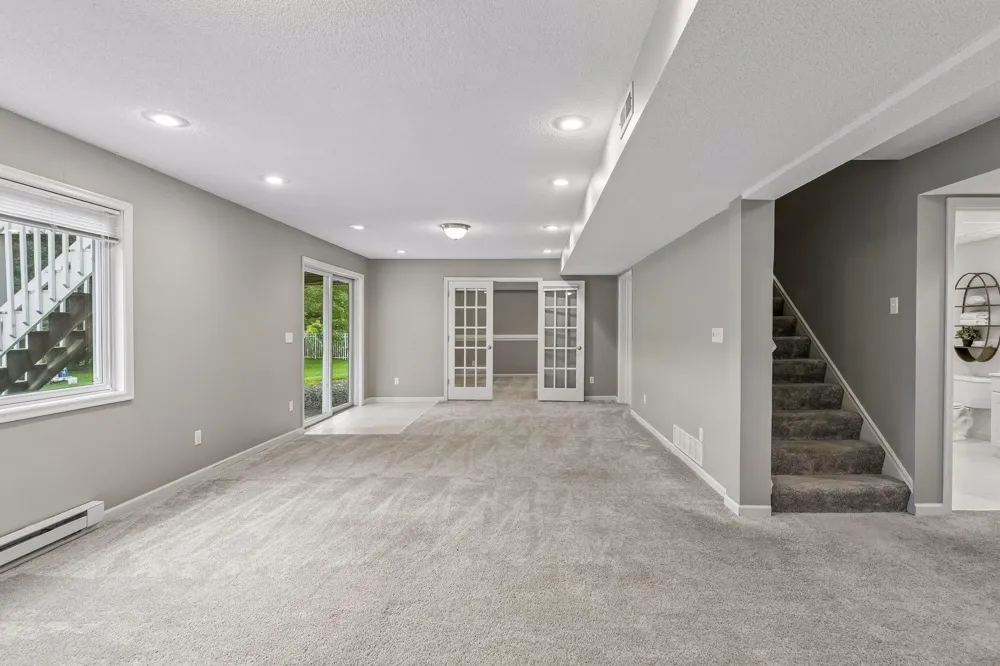 2719 Longacres Drive Chanhassen, MN 55317
