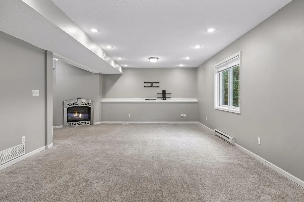 2719 Longacres Drive Chanhassen, MN 55317