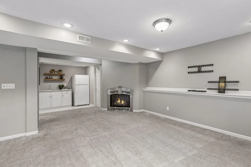 2719 Longacres Drive Chanhassen, MN 55317