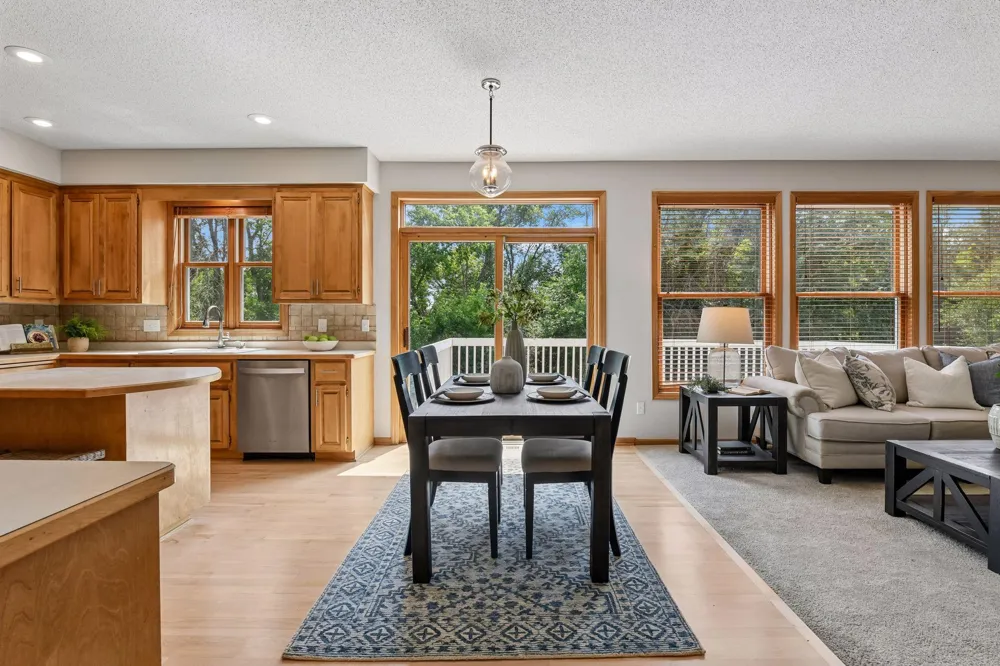 2719 Longacres Drive Chanhassen, MN 55317