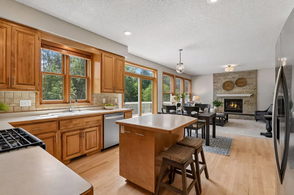 2719 Longacres Drive Chanhassen, MN 55317