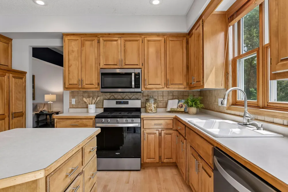 2719 Longacres Drive Chanhassen, MN 55317