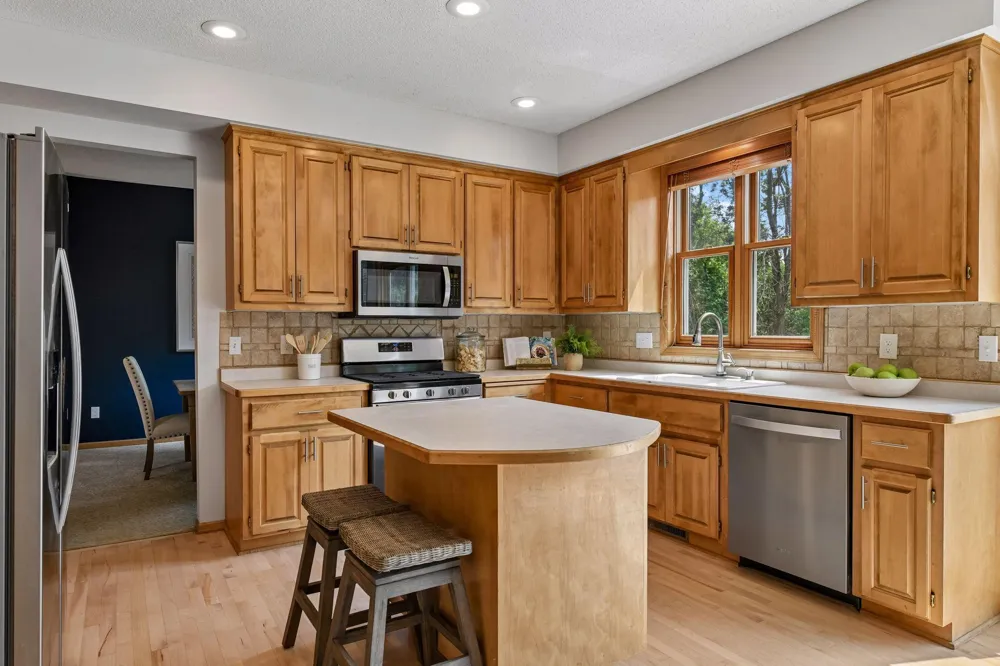 2719 Longacres Drive Chanhassen, MN 55317