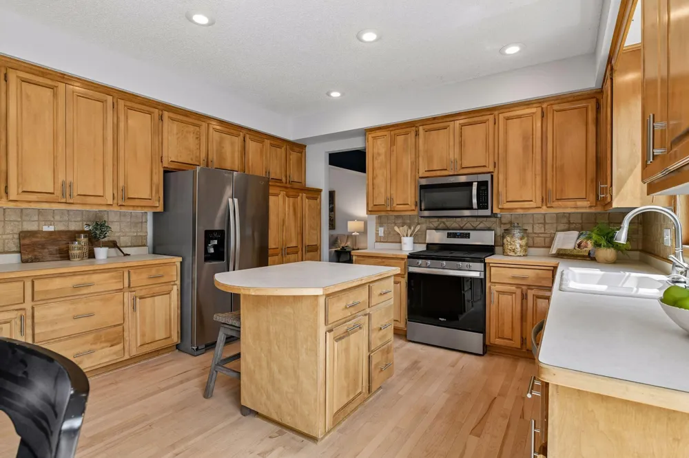 2719 Longacres Drive Chanhassen, MN 55317
