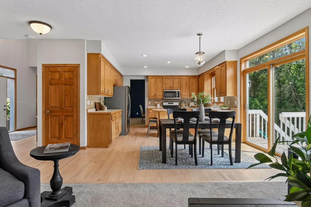 2719 Longacres Drive Chanhassen, MN 55317