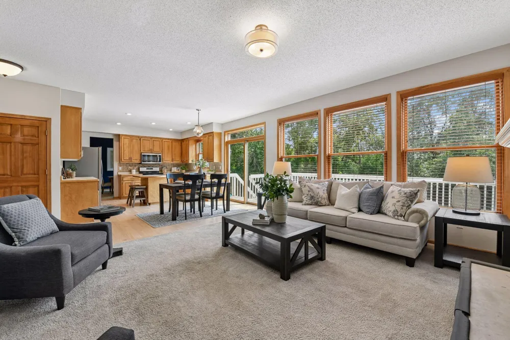 2719 Longacres Drive Chanhassen, MN 55317