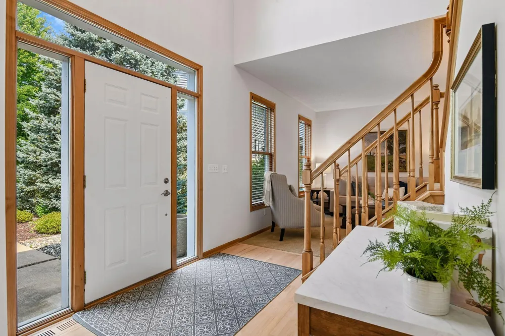 2719 Longacres Drive Chanhassen, MN 55317