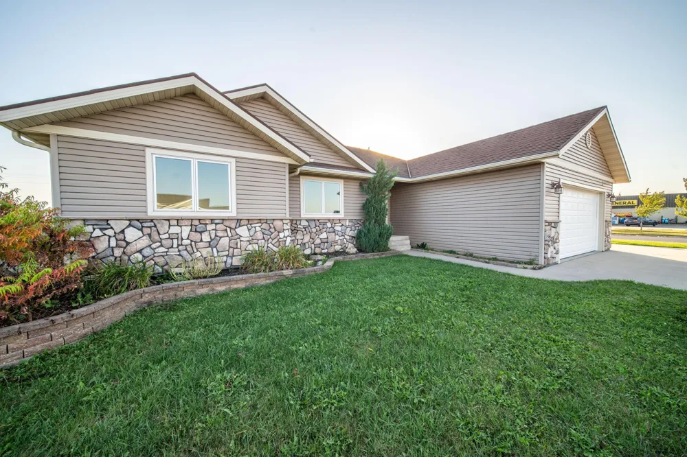 580 Canyon Lane NW Eyota, MN 55934