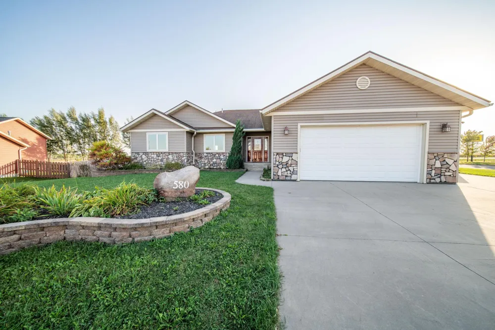 580 Canyon Lane NW Eyota, MN 55934
