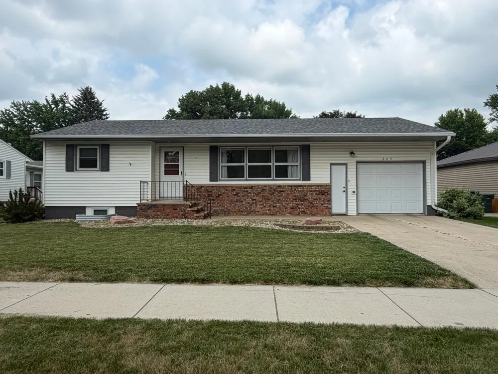 209 E Barck Avenue Luverne, MN 56156