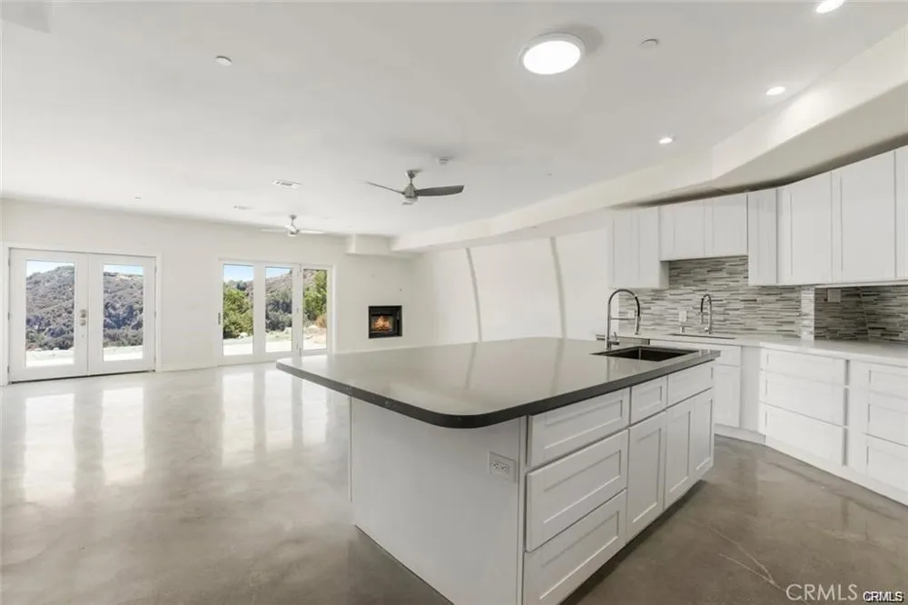 2411 Topanga Canyon Boulevard Topanga, CA 90290