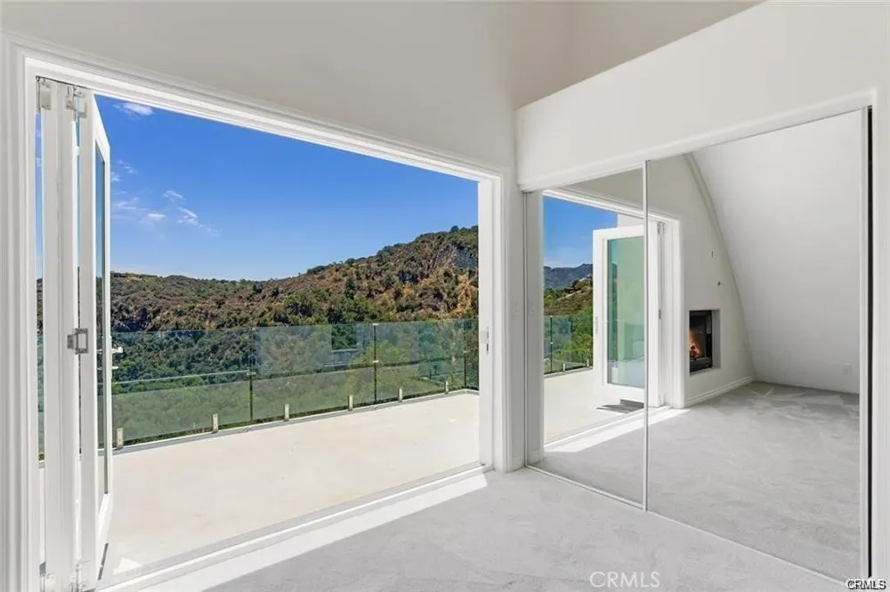 2411 Topanga Canyon Boulevard Topanga, CA 90290