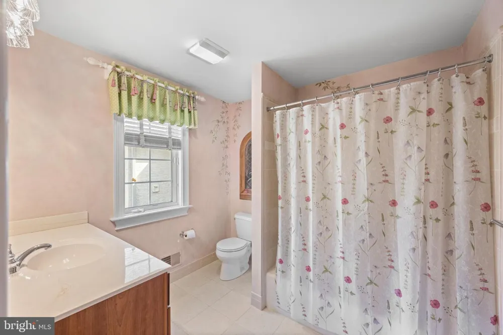 365 ARBOR CIRCLE Media, PA 19063