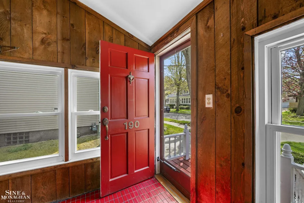 190 Lakeview Avenue Grosse Pointe Farms City, MI 48236
