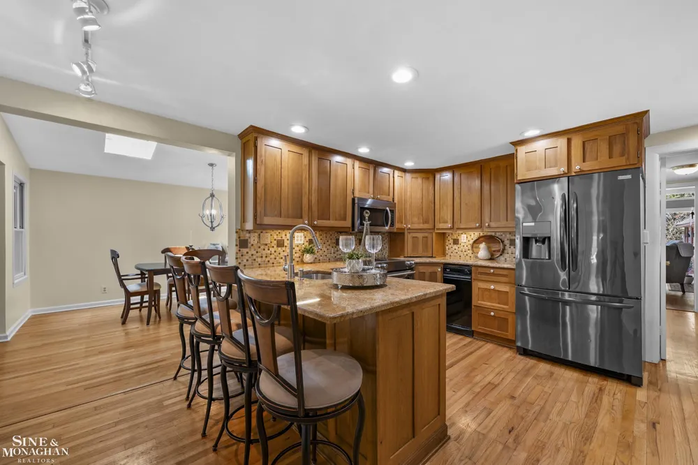 190 Lakeview Avenue Grosse Pointe Farms City, MI 48236