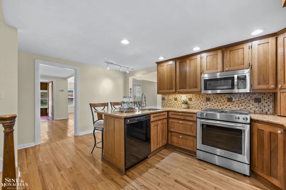 190 Lakeview Avenue Grosse Pointe Farms City, MI 48236