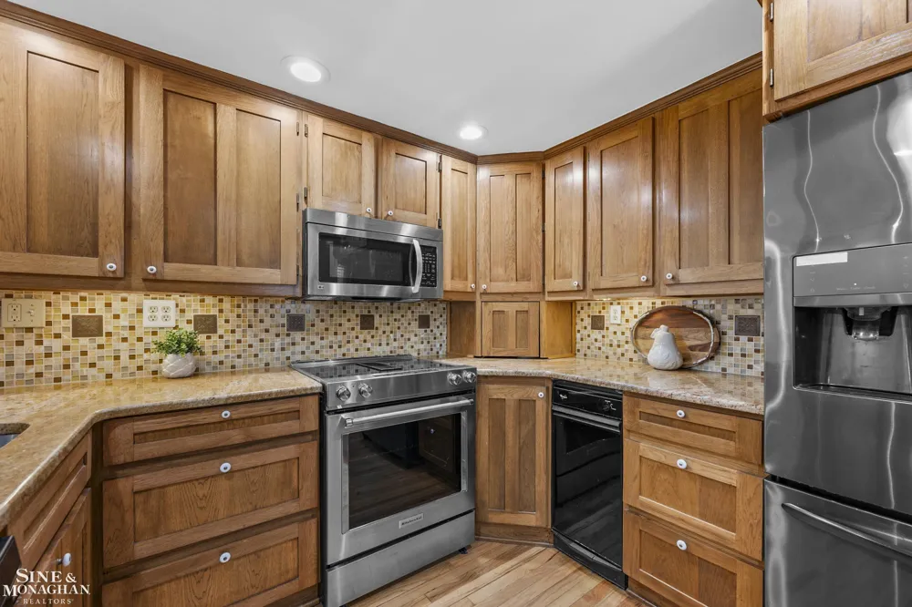 190 Lakeview Avenue Grosse Pointe Farms City, MI 48236