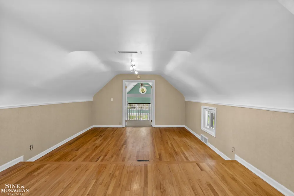190 Lakeview Avenue Grosse Pointe Farms City, MI 48236