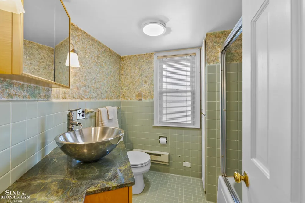 190 Lakeview Avenue Grosse Pointe Farms City, MI 48236