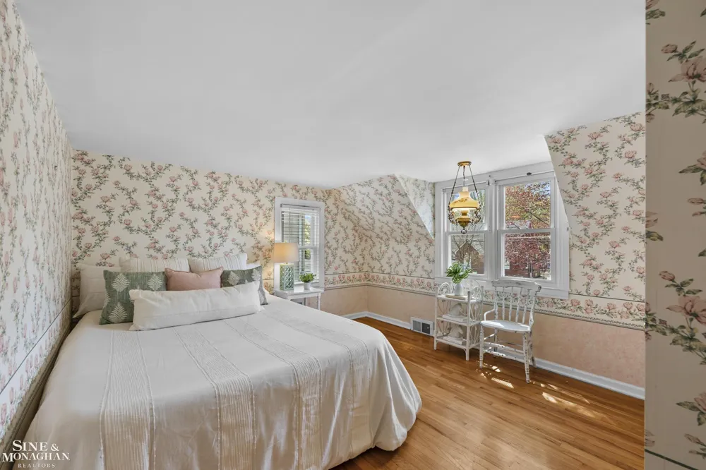 190 Lakeview Avenue Grosse Pointe Farms City, MI 48236