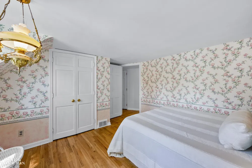 190 Lakeview Avenue Grosse Pointe Farms City, MI 48236