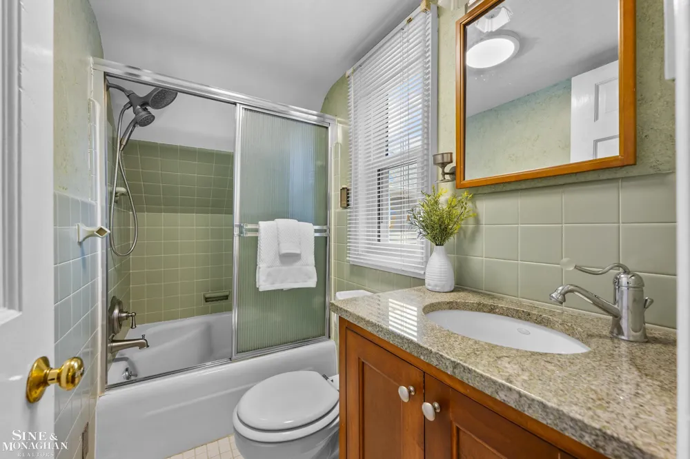 190 Lakeview Avenue Grosse Pointe Farms City, MI 48236