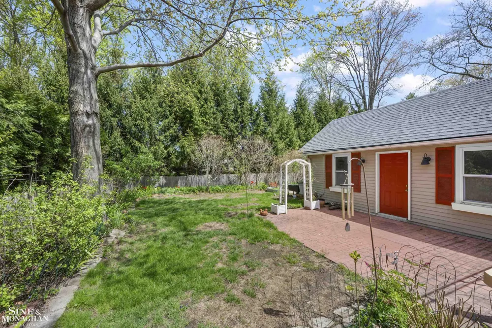 190 Lakeview Avenue Grosse Pointe Farms City, MI 48236