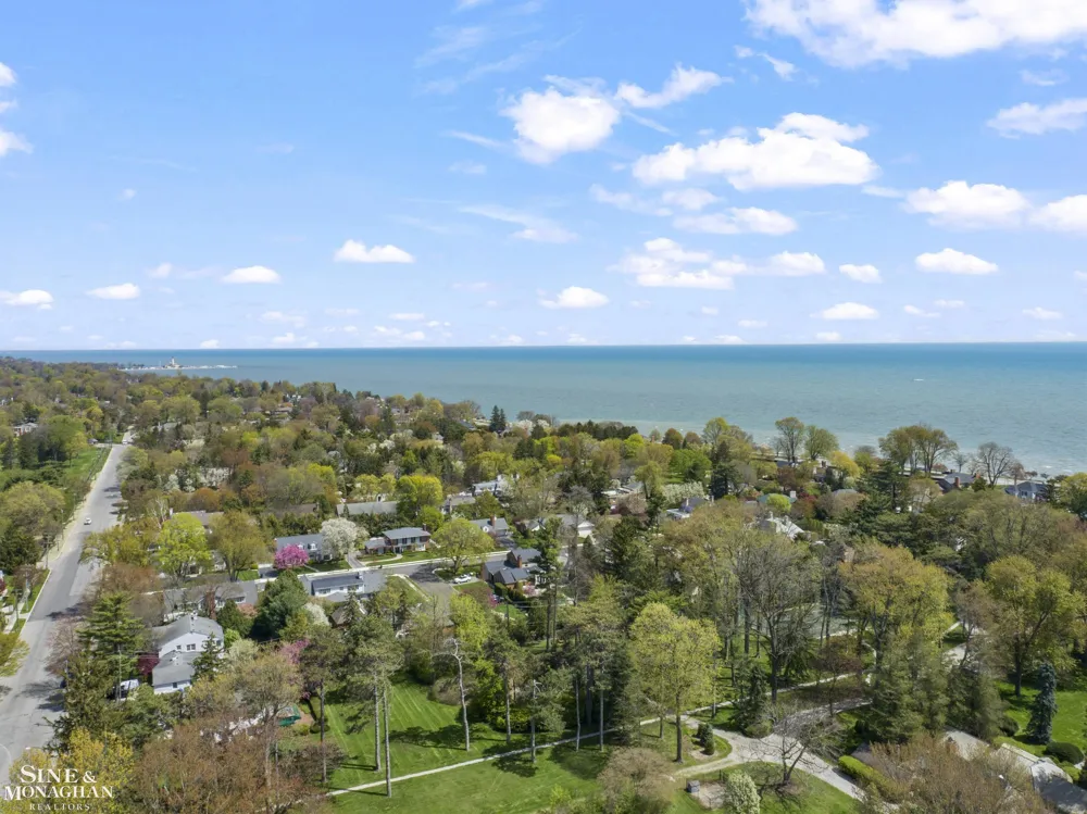 190 Lakeview Avenue Grosse Pointe Farms City, MI 48236