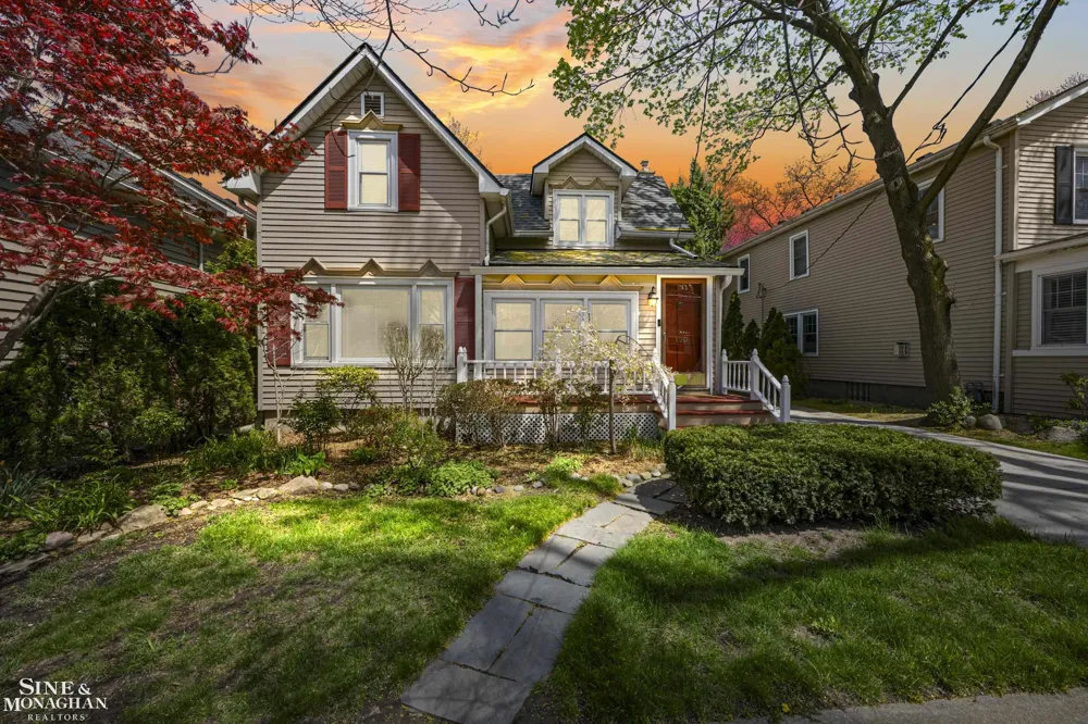 190 Lakeview Avenue Grosse Pointe Farms City, MI 48236