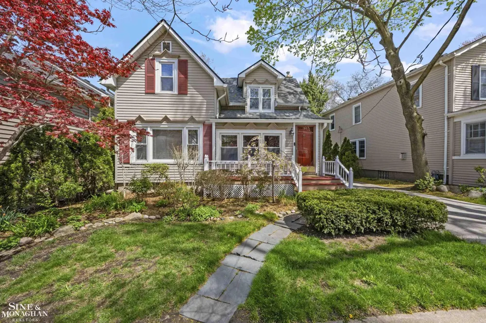 190 Lakeview Avenue Grosse Pointe Farms City, MI 48236