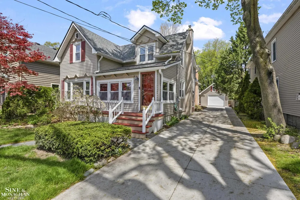 190 Lakeview Avenue Grosse Pointe Farms City, MI 48236