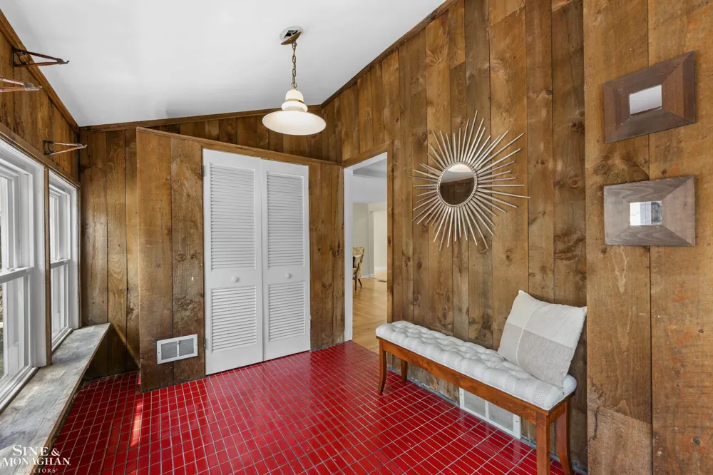 190 Lakeview Avenue Grosse Pointe Farms City, MI 48236