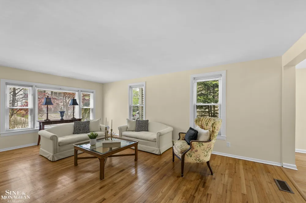 190 Lakeview Avenue Grosse Pointe Farms City, MI 48236