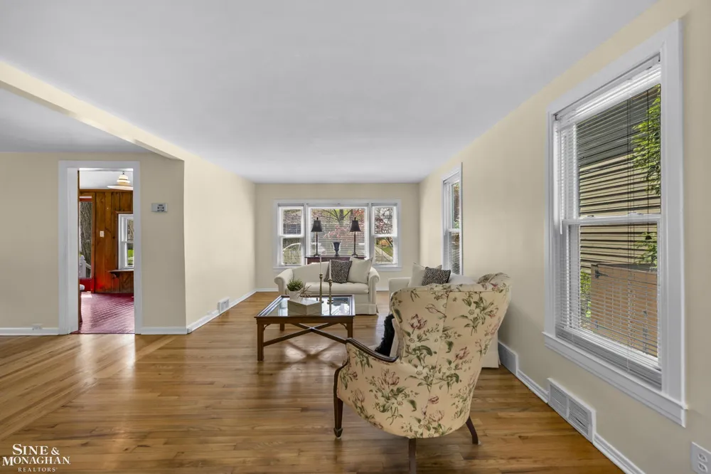 190 Lakeview Avenue Grosse Pointe Farms City, MI 48236